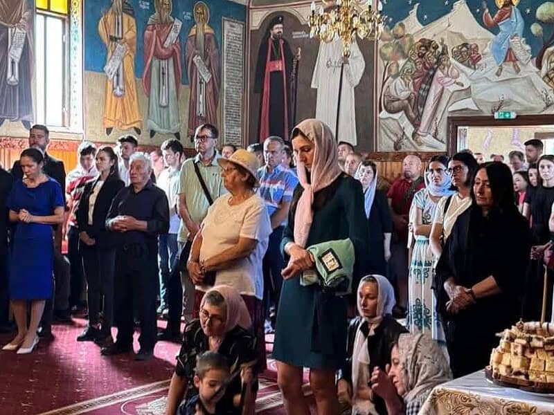 Nicușor Dan a participat la slujba Sfintei Maria la mănăstire din Făgărașului