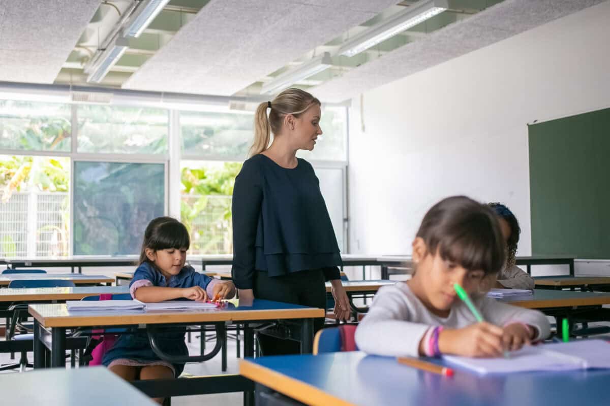 Profesorii vor primi prima didactică de 1.500 de lei până la 31 august