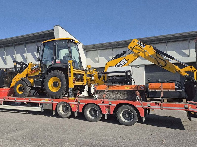 Primăria Isaccea a achiziționat un buldoexcavator pentru intervenții rapide / foto
