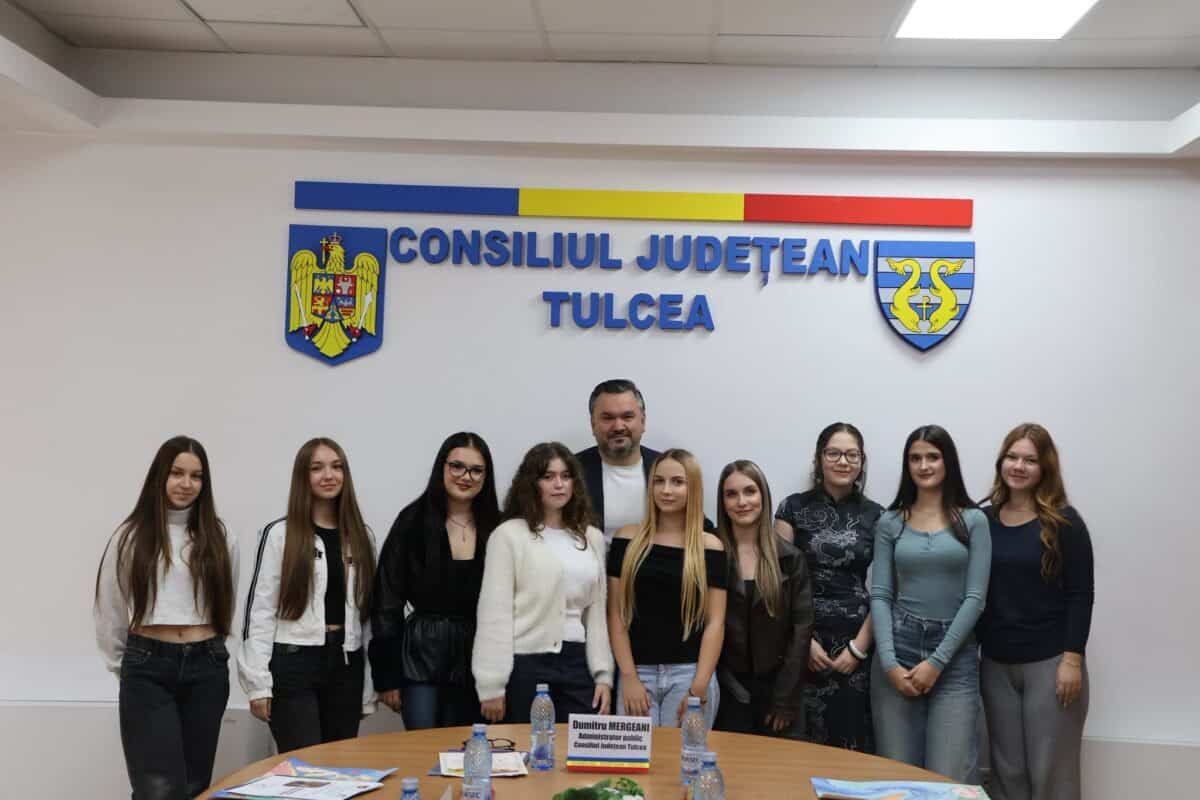 Șapte elevi din Tulcea, premiați într-un concurs dedicat prieteniei cu China. Marele Premiu a mers la Bianca Maria Iacob