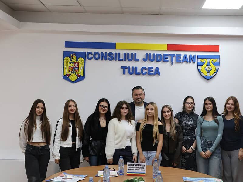 Șapte elevi din Tulcea, premiați într-un concurs dedicat prieteniei cu China. Marele Premiu a mers la Bianca Maria Iacob