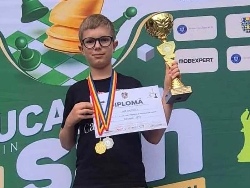 Tulcea are campioni la șah, dar juniorii joacă pentru alte orașe. Alexandru Petrov, aur cu Clujul