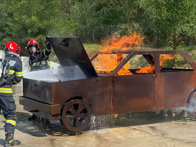 Foc, explozii și oameni încarcerați! Pompierii din Tulcea se antrenează pentru situații-limită / foto