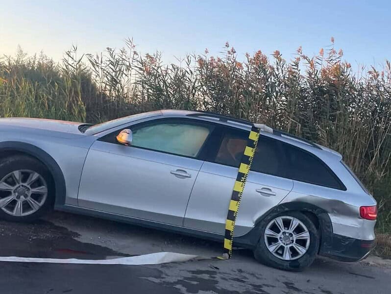 Depășire periculoasă între Sabangia și Sarichioi. Accident cu două mașini și un rănit / foto