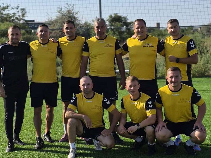 Pompierii tulceni au schimbat autospecialele cu terenul de fotbal. Cine a câștigat Cupa ASPR