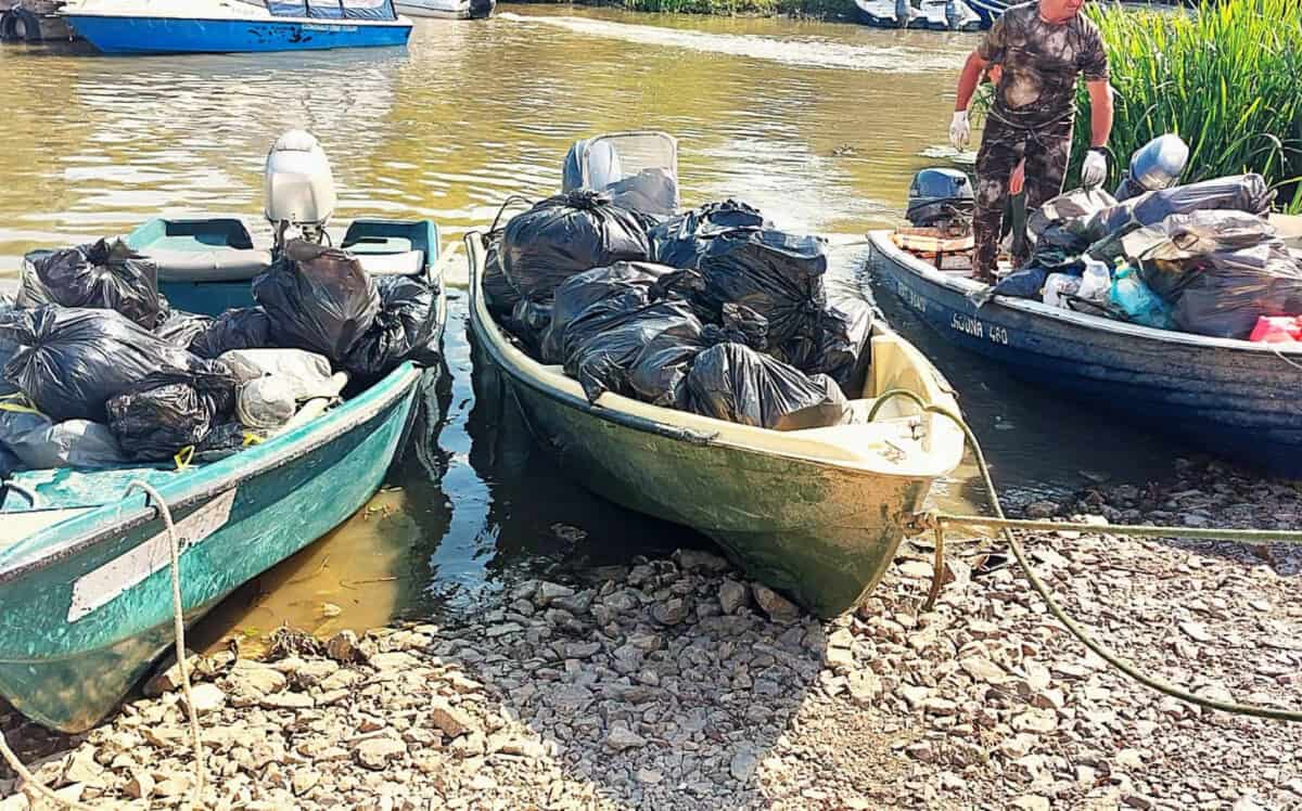 Peste 180 de saci cu gunoaie, strânși din Delta Dunării. Ce au lăsat turiștii în urmă / foto