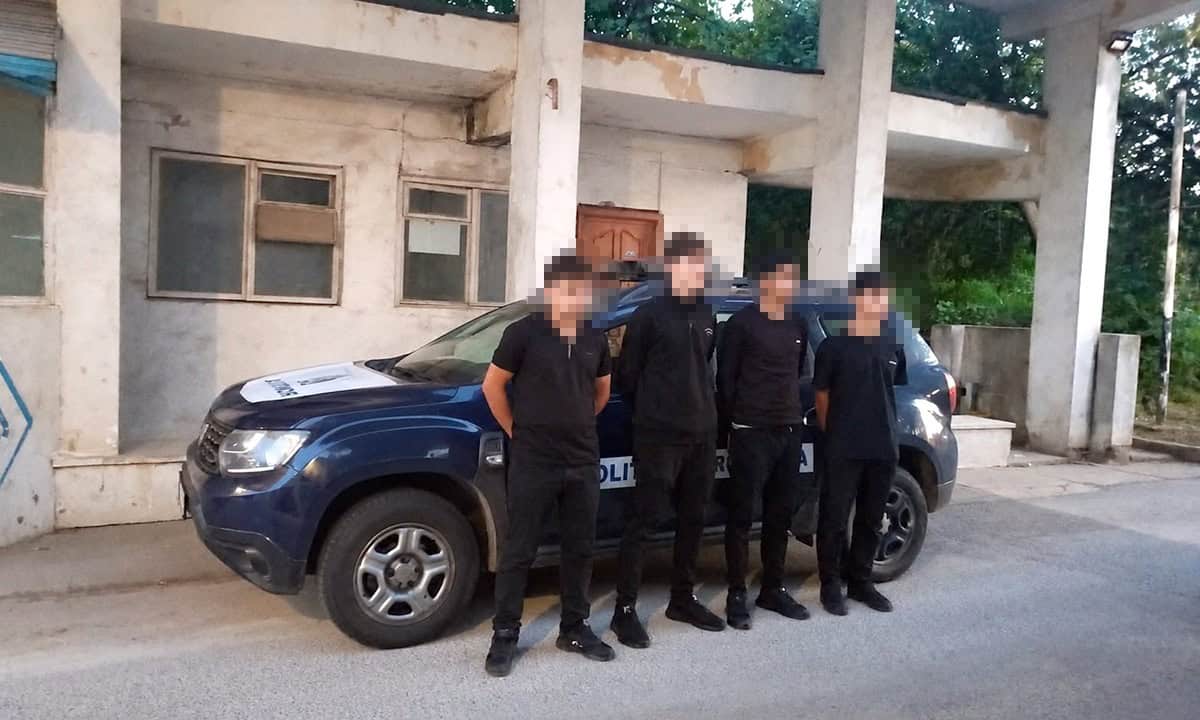 Cinci cetățeni străini, depistați de polițiștii de frontieră după ce au intrat ilegal în România / foto