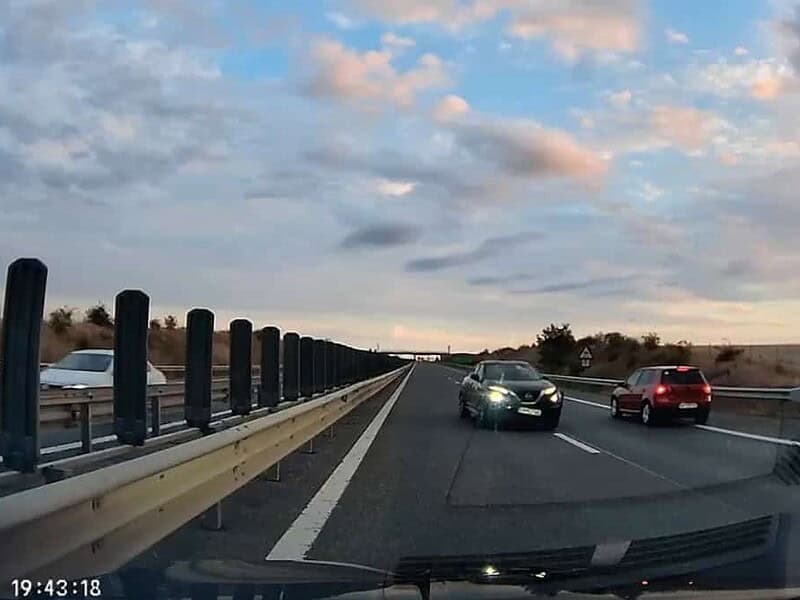 Șofer de 73 de ani a mers zeci de kilometri pe contrasens pe A1, a provocat accident și și-a continuat drumul
