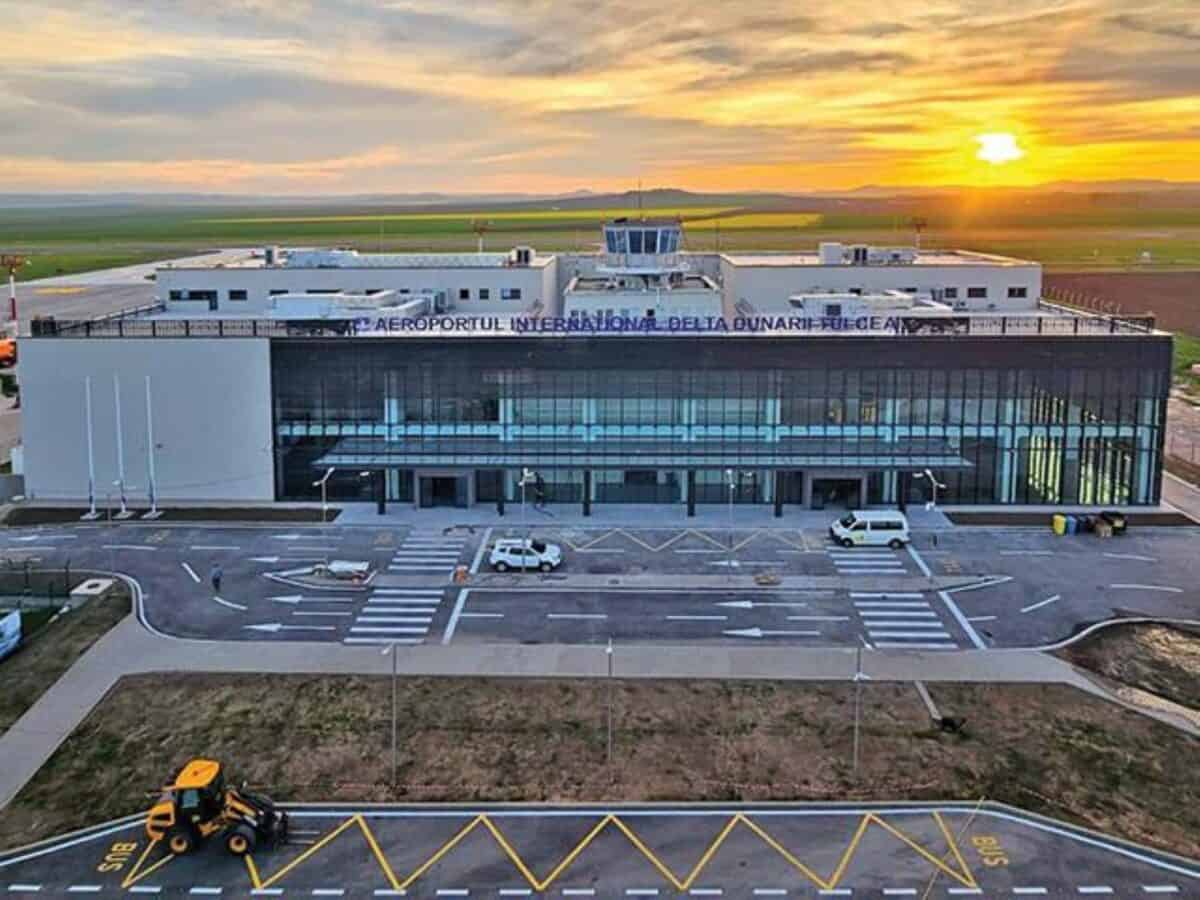 Șefii Aeroportului Tulcea și-au mărit salariile cu 120%, deși în unele luni pasagerii au lipsit aproape cu totul