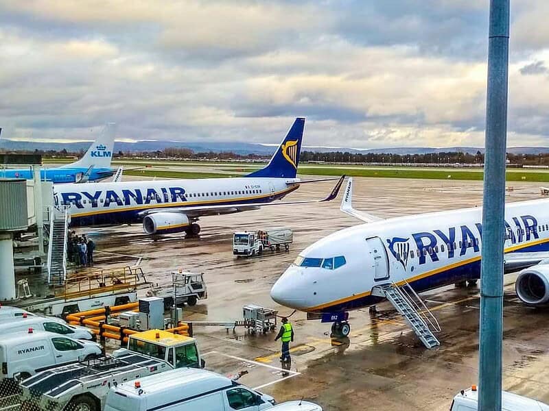 Ryanair avertizează că biletele de avion ar putea fi mai scumpe dacă petrolul rămâne scump