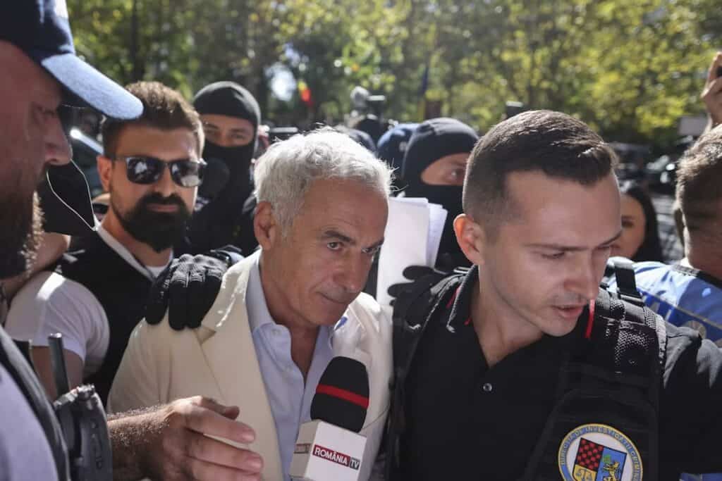 Călin Georgescu și omul său de încredere, reținuți în dosarul DIICOT pentru înșelăciune cu prejudiciu de peste 1,1 milioane euro