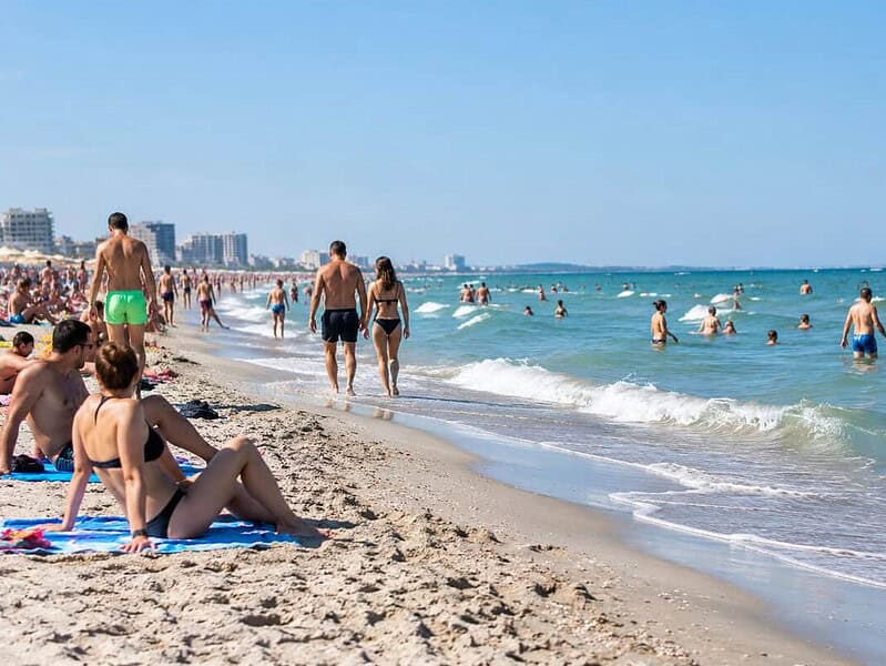 Vacanță la mare în septembrie cu tarife reduse, cazarea de la 51 de lei pe noapte