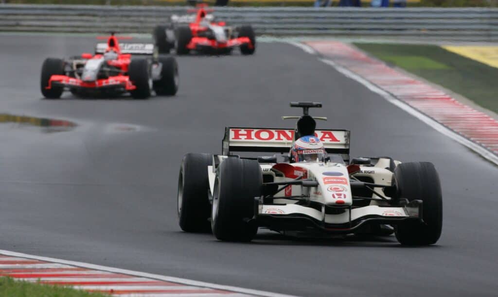 formula 1 reduce distanta curselor la 290 km si elimina limita de 3 ore din 2027 Formula 1 reduce lungimea curselor la 290 km și elimină limita de trei ore din 2027