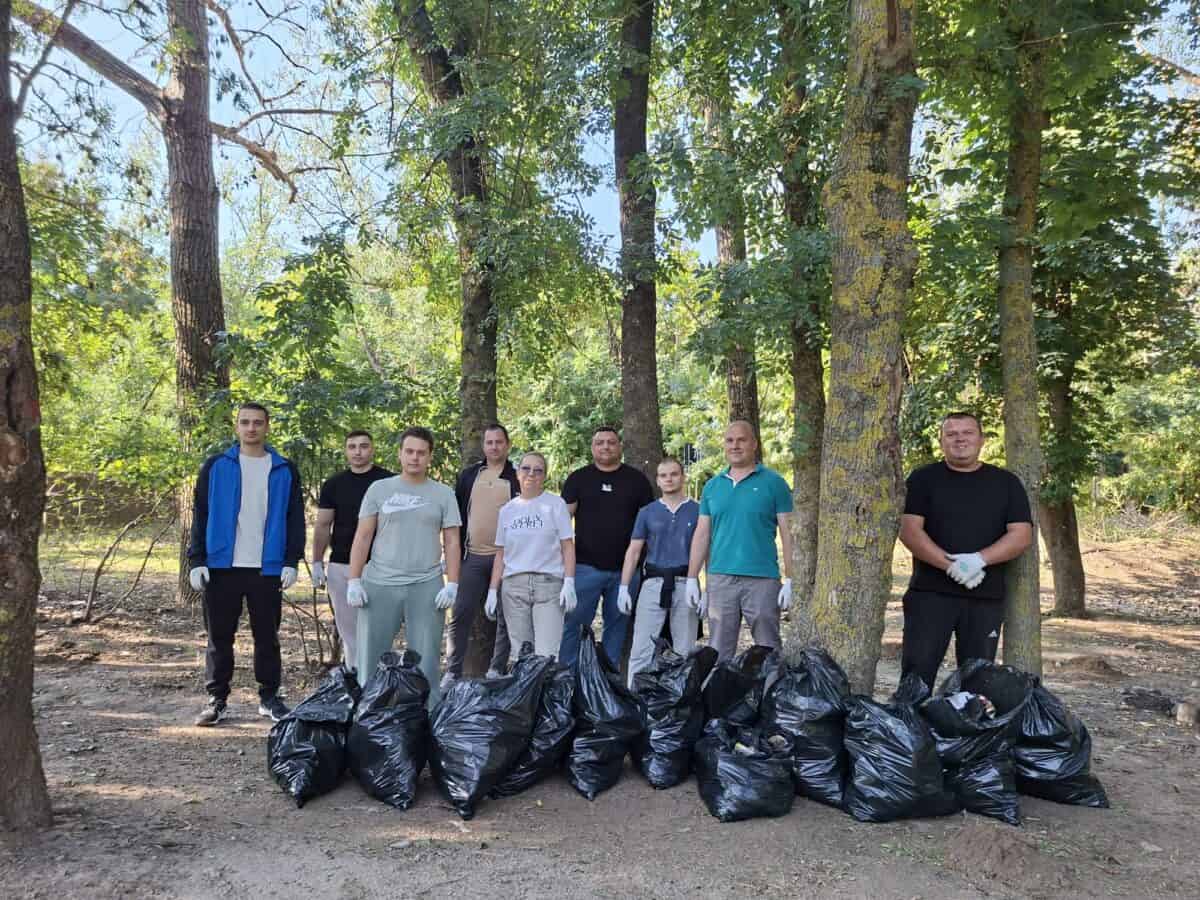 Jandarmii tulceni au ieșit la „vânătoare” de gunoaie în pădure