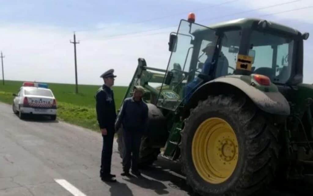 Sabangia, varianta completă: beat, fără permis, cu tractorul și remorca „fantomă”
