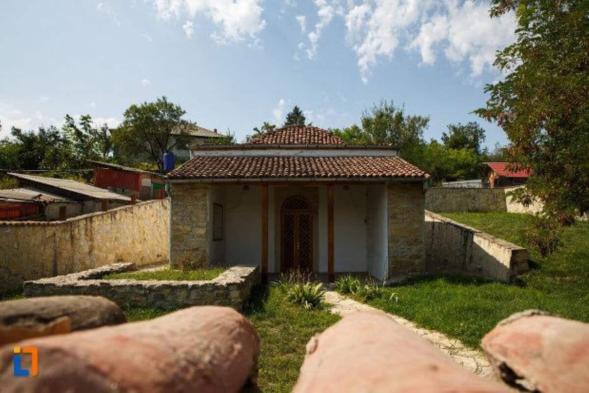 Legendele Tulcei (4)/Mormântul pe care oile refuzau să-l calce. Legenda lui Sarı Saltuk din Babadag