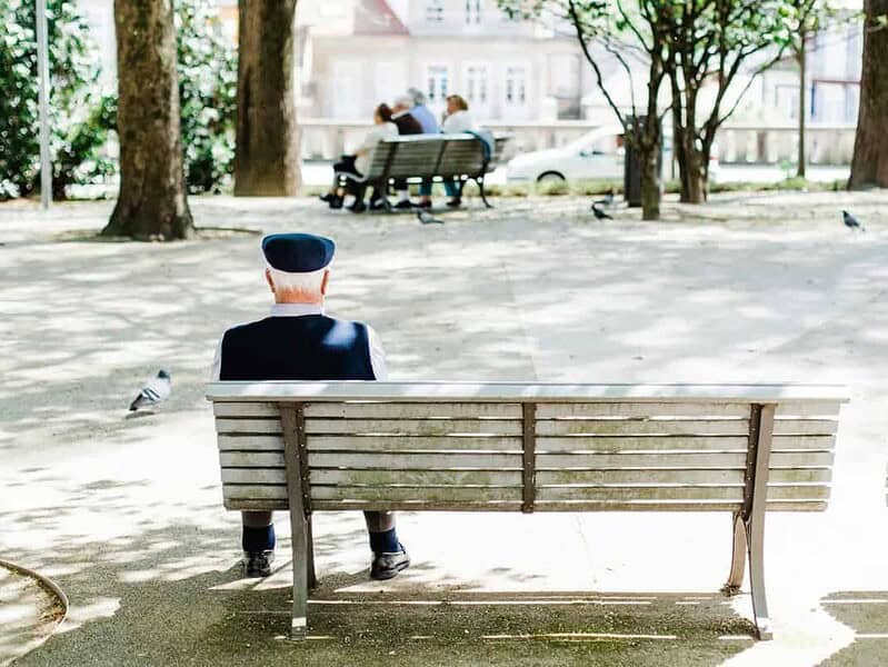 Pensionarii din mediul urban, cei mai afectați de fraudele cu investiții online