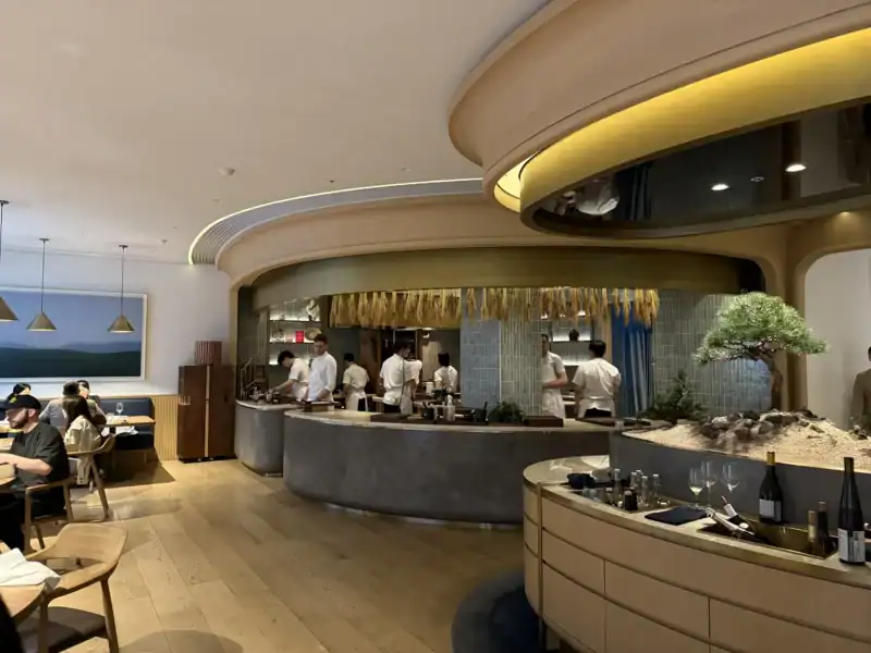 Restaurant cu două stele Michelin amendat după ce a servit furnici în desert