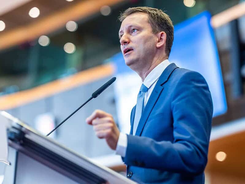 Nicușor Dan îl desemnează pe Siegfried Mureșan premier; Mureșan acceptă propunerea