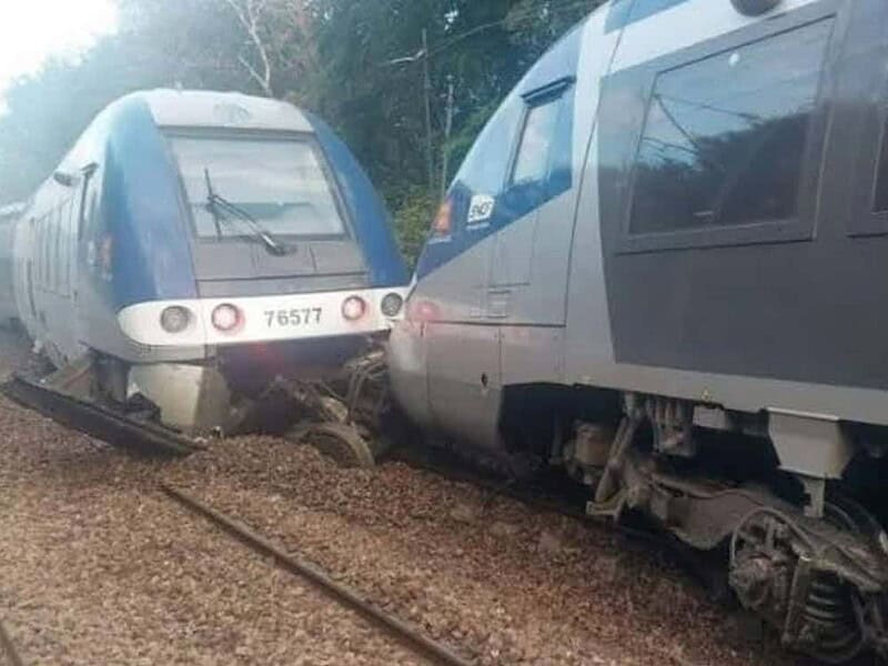 Tren cu 180 de pasageri, deraiat în nordul Franței. 44 de persoane rănite