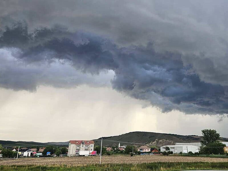 Vreme schimbătoare până la mijlocul lui octombrie unde va fi mai frig și când cresc temperaturile