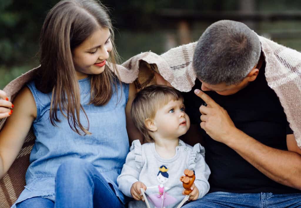 concediu de acomodare pentru parintii adoptivi poate dura pana la doi ani Concediul de acomodare pentru părinții adoptivi poate dura până la doi ani