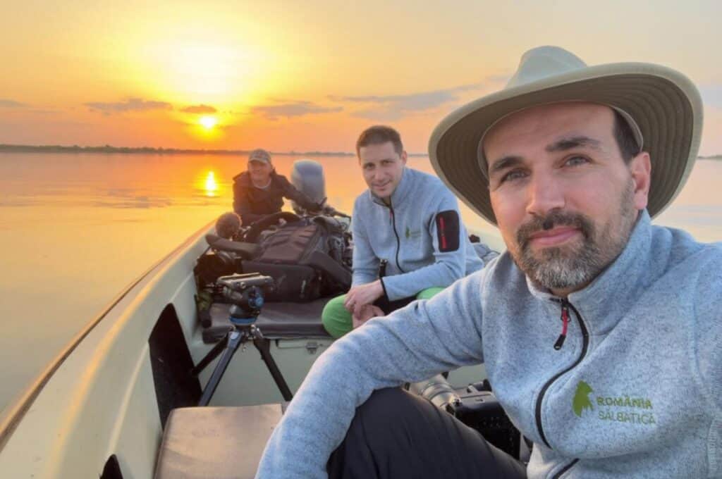 dinu foto Bărci peste cuiburile pelicanilor, pentru o poză. Dan Dinu acuză turismul din Deltă