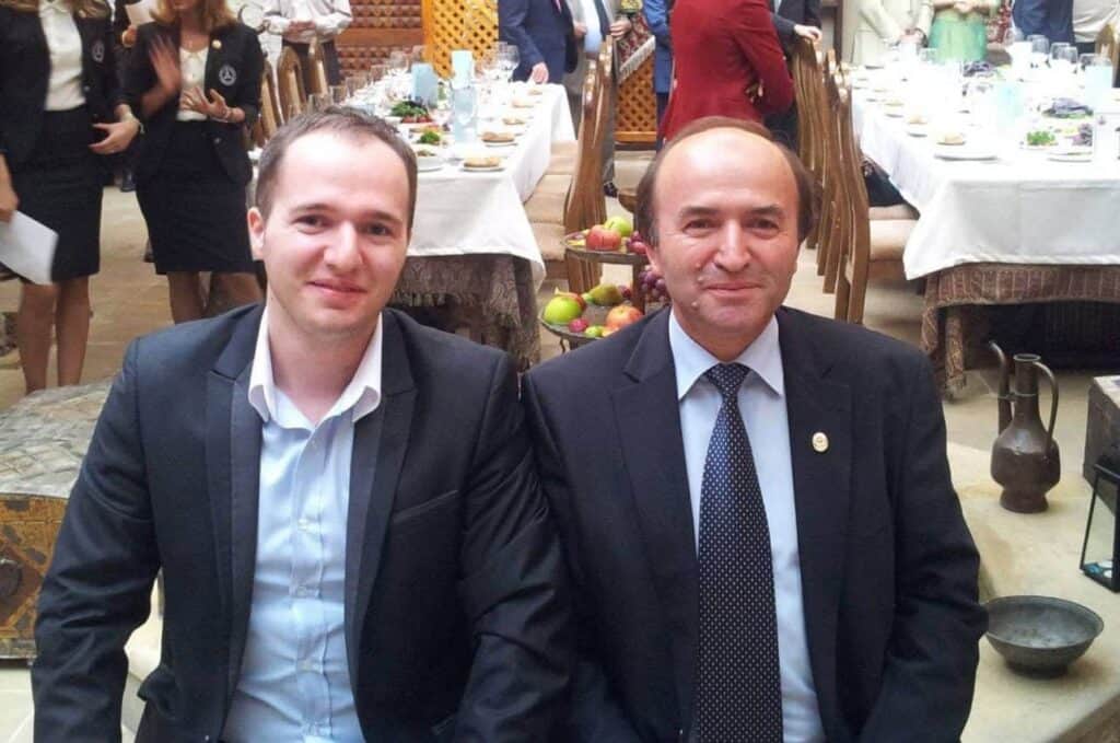 fiul fostului ministru al justitiei tudorel toader retinut alexandru este acuzat Fiul fostului ministru Tudorel Toader, reținut; este acuzat de viol