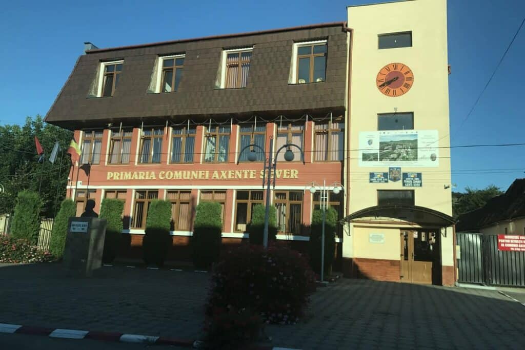reforma administrativa care prevede comasarea comunelor mici criticata de Clădirea Primăriei comunei Axente Sever din județul Sibiu
